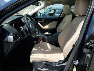 2017 Jaguar F-Pace z VIN SADCS2BN2HA493024, wystawiony jako Copart lot #62278135 z przebiegiem 93 077 mil mil oraz Czysty tytuł • Clean title. Historia ofert i sprzedaży dostępna na DreamBid. Obrazek 7.