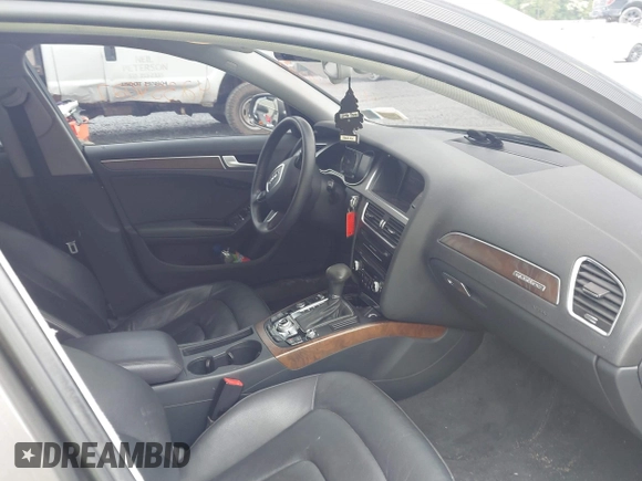 2014 Audi A4 Premium Plus z VIN WAUFFAFL7EN006692, wystawiony jako IAAI lot #42354027 z przebiegiem 99 560 mil mil oraz . Historia ofert i sprzedaży dostępna na DreamBid. Obrazek 5.