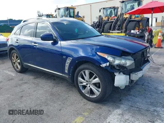 2015 Infiniti QX70 z VIN JN8CS1MU2FM380734, wystawiony jako IAAI lot #42723003 z przebiegiem 175 469 mil mil oraz . Historia ofert i sprzedaży dostępna na DreamBid. Obrazek 1.