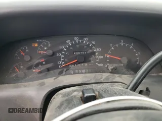 1999 Ford F-250 XL z VIN 1FTNF21L6XEA97484, wystawiony jako Copart lot #88649775 z przebiegiem 236 703 mil mil oraz Szkoda całkowita • Salvage title. Historia ofert i sprzedaży dostępna na DreamBid. Obrazek 9.