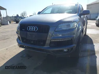 2014 Audi Q7 3.0T S line Prestige with VIN WA1DGAFE2ED009086, listed as a IAAI auction lot 41824179 with 136,899 mi miles. Bid and sale history available at carsss.com. Image 6.