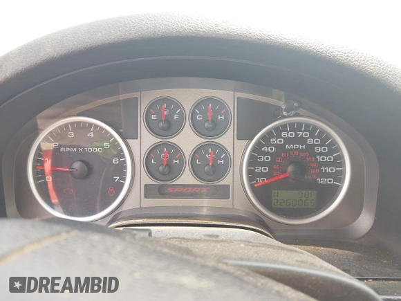 2007 Ford F-150 XLT z VIN 1FTPW12V37KC58717, wystawiony jako IAAI lot #42433497 z przebiegiem 226 006 mil mil oraz . Historia ofert i sprzedaży dostępna na DreamBid. Obrazek 7.