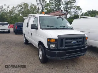 2014 Ford Econoline Cargo Commercial z VIN 1FTNE2ELXEDA12338, wystawiony jako IAAI lot #42119983 z przebiegiem 99 394 mil mil oraz . Historia ofert i sprzedaży dostępna na DreamBid. Obrazek 1.