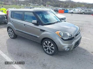 2013 Kia Soul ! with VIN KNDJT2A66D7576263, listed as a IAAI auction lot 41866755 with 197,522 mi miles. Bid and sale history available at carsss.com. Image 1.