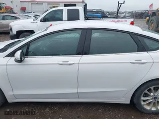 2019 Ford Fusion SE with VIN 3FA6P0HD5KR127641, listed as a IAAI auction lot 41880051 with 61,274 mi miles. Bid and sale history available at carsss.com. Image 14.