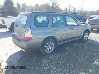 2006 Subaru Forester 2.5 X w/Premium Pkg with VIN JF1SG65666H757067, listed as a IAAI auction lot 42013331 with 178,746 mi miles. Bid and sale history available at carsss.com. Image 4.