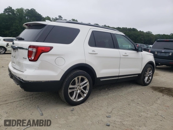 2017 Ford Explorer XLT z VIN 1FM5K8D85HGA31323, wystawiony jako Copart lot #62210725 z przebiegiem 135 643 mil mil oraz Szkoda całkowita • Salvage title. Historia ofert i sprzedaży dostępna na DreamBid. Obrazek 3.