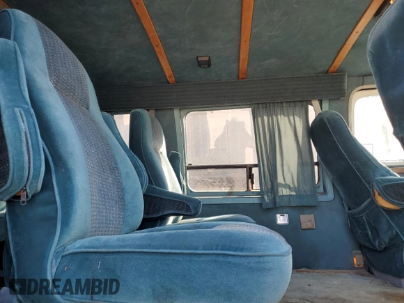 1994 Chevrolet Chevy Van z VIN 1GBEG25K1RF118547, wystawiony jako Copart lot #74319254 z przebiegiem 179 866 mil mil oraz Czysty tytuł • Clean title. Historia ofert i sprzedaży dostępna na DreamBid. Obrazek 11.