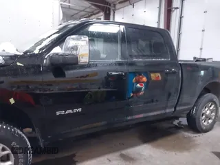 2024 Ram 2500 Laramie z VIN 3C6UR5FJ9RG134865, wystawiony jako IAAI lot #41299082 z przebiegiem 8 236 mil mil oraz . Historia ofert i sprzedaży dostępna na DreamBid. Obrazek 14.