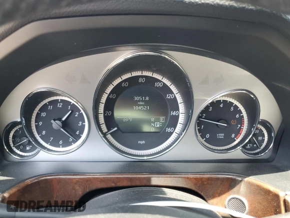 2011 Mercedes-Benz E 550 Luxury with VIN WDDHF7CB7BA422180, listed as a Copart auction lot 60174975 with 104,521 mi miles and Salvage title. Bid and sale history available at DreamBid. Image 9.