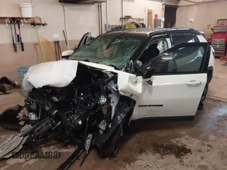 2021 Jeep Compass Latitude z VIN 3C4NJDBB8MT530881, wystawiony jako IAAI lot #42159145 z przebiegiem Nie podano mil oraz . Historia ofert i sprzedaży dostępna na DreamBid. Obrazek 2.