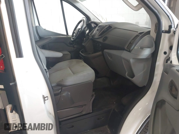 2015 Ford Transit Cargo z VIN 1FTNE1YG9FKB08497, wystawiony jako IAAI lot #42106682 z przebiegiem 158 992 mil mil oraz . Historia ofert i sprzedaży dostępna na DreamBid. Obrazek 5.