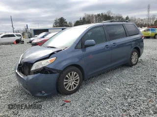 2014 Toyota Sienna XLE z VIN 5TDYK3DC9ES512430, wystawiony jako Copart lot #84847294 z przebiegiem 192 059 mil mil oraz Szkoda całkowita • Salvage title. Historia ofert i sprzedaży dostępna na DreamBid. Obrazek 1.