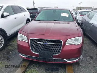 2019 Chrysler 300 Limited z VIN 2C3CCAEG9KH594736, wystawiony jako IAAI lot #41481173 z przebiegiem 80 543 mil mil oraz . Historia ofert i sprzedaży dostępna na DreamBid. Obrazek 13.