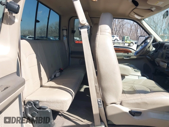 2000 Ford F-250 XL with VIN 1FTNX21F4YED24924, listed as a IAAI auction lot 41755231 with 92,588 mi miles and . Bid and sale history available at DreamBid. Image 8.