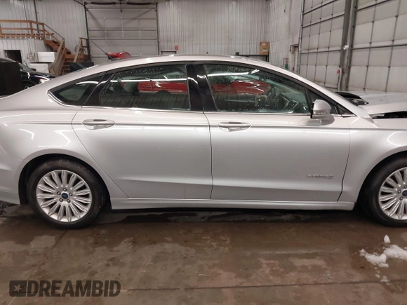 2016 Ford Fusion SE Hybrid z VIN 3FA6P0LU1GR304166, wystawiony jako IAAI lot #41932720 z przebiegiem 68 058 mil mil oraz . Historia ofert i sprzedaży dostępna na DreamBid. Obrazek 14.
