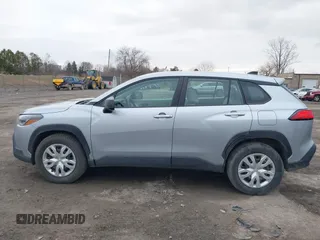 2022 Toyota Corolla Cross L с VIN 7MUAAABG4NV027200, выставлен на аукционе IAAI как лот 41834113 с пробегом 58 533 миль миль и . История ставок и продаж доступна на DreamBid. Изображение 15.
