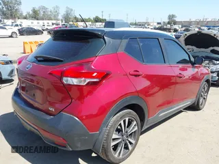 2019 Nissan Kicks SV z VIN 3N1CP5CU5KL499178, wystawiony jako IAAI lot #42316941 z przebiegiem 125 647 mil mil oraz . Historia ofert i sprzedaży dostępna na DreamBid. Obrazek 4.