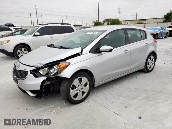 2016 Kia Forte LX z VIN KNAFK5A89G5607515, wystawiony jako Copart lot #59847625 z przebiegiem 98 917 mil mil oraz Czysty tytuł • Clean title. Historia ofert i sprzedaży dostępna na DreamBid. Obrazek 1.
