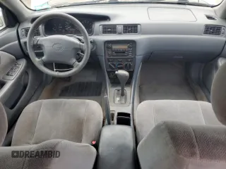 2001 Toyota Camry CE z VIN 4T1BG22K71U847635, wystawiony jako Copart lot #53729415 z przebiegiem 176 347 mil mil oraz Nie do naprawy • Non repairable. Historia ofert i sprzedaży dostępna na DreamBid. Obrazek 8.