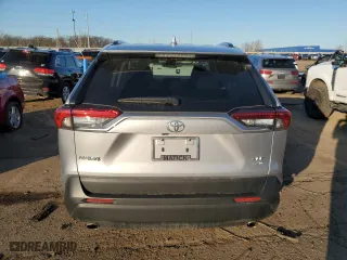 2022 Toyota RAV4 XLE with VIN 2T3P1RFV4NC284496, listed as a Copart auction lot 51371495 with 27,345 mi miles and Salvage Title. Bid and sale history available at carsss.com. Image 6.