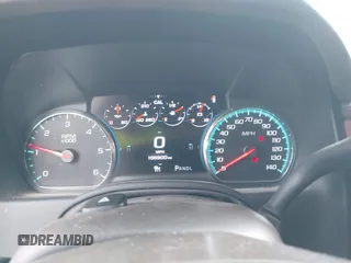 2018 Chevrolet Suburban Premier z VIN 1GNSKJKC6JR402075, wystawiony jako IAAI lot #42124796 z przebiegiem 156 900 mil mil oraz . Historia ofert i sprzedaży dostępna na DreamBid. Obrazek 7.