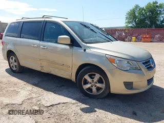 2011 Volkswagen Routan SE z VIN 2V4RW3DG6BR717225, wystawiony jako IAAI lot #42197538 z przebiegiem 162 377 mil mil oraz . Historia ofert i sprzedaży dostępna na DreamBid. Obrazek 1.