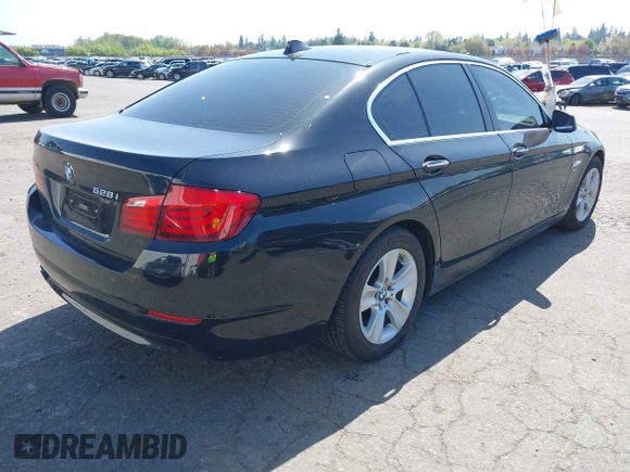 2012 BMW 5 Series 528i xDrive with VIN WBAXH5C54CDW07833, listed as a IAAI auction lot 42058437 with 118,213 mi miles and . Bid and sale history available at carsss.com. Image 4.