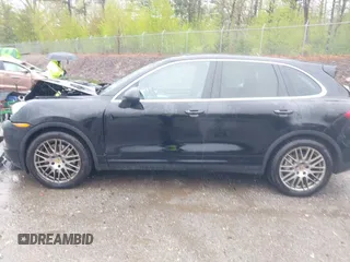 2014 Porsche Cayenne S с VIN WP1AB2A25ELA59365, выставлен на аукционе IAAI как лот 42233940 с пробегом 76 454 миль миль и . История ставок и продаж доступна на DreamBid. Изображение 14.