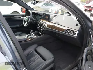2018 BMW 5 Series 540i z VIN WBAJE5C54JG917877, wystawiony jako IAAI lot #42235433 z przebiegiem 103 375 mil mil oraz . Historia ofert i sprzedaży dostępna na DreamBid. Obrazek 5.