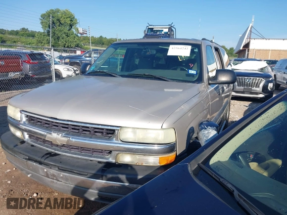 2004 Chevrolet Suburban LT with VIN 1GNEC16T84R125633, listed as a IAAI auction lot 42564242 with 328,946 mi miles and . Bid and sale history available at DreamBid. Image 2.