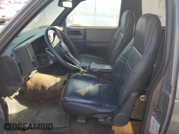 1988 GMC Jimmy z VIN 1GKCS18Z2J8541042, wystawiony jako Copart lot #78100004 z przebiegiem 199 916 mil mil oraz Czysty tytuł • Clean title. Historia ofert i sprzedaży dostępna na DreamBid. Obrazek 7.