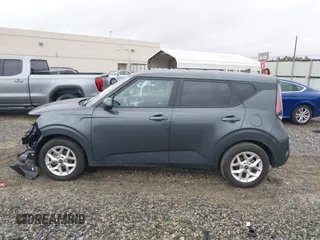 2024 Kia Soul LX with VIN KNDJ23AU9R7917623, listed as a IAAI auction lot 41209471 with 17,536 mi miles. Bid and sale history available at carsss.com. Image 15.