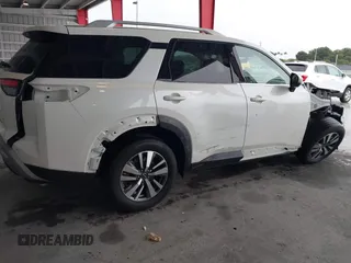 2024 Nissan Pathfinder SL z VIN 5N1DR3CA7RC312806, wystawiony jako IAAI lot #41354638 z przebiegiem 1 148 mil mil oraz . Historia ofert i sprzedaży dostępna na DreamBid. Obrazek 17.