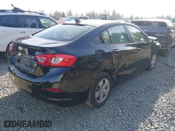 2017 Chevrolet Cruze LS z VIN 1G1BC5SM5H7277073, wystawiony jako IAAI lot #41336306 z przebiegiem 95 515 mil mil oraz . Historia ofert i sprzedaży dostępna na DreamBid. Obrazek 4.