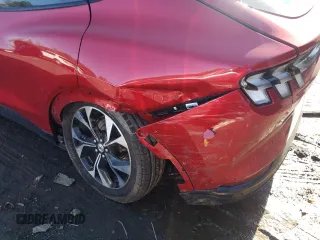 2021 Ford Mustang Mach-E Premium z VIN 3FMTK3SU0MMA57645, wystawiony jako Copart lot #63300732 z przebiegiem 14 776 mil mil oraz . Historia ofert i sprzedaży dostępna na DreamBid. Obrazek 9.