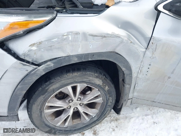 2015 Toyota Highlander LE with VIN 5TDBKRFH7FS153176, listed as a IAAI auction lot 41356261 with 119,502 mi miles. Bid and sale history available at carsss.com. Image 6.