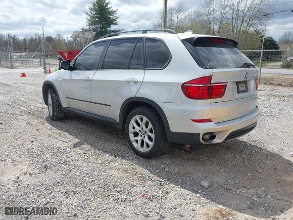 2011 BMW X5 35i with VIN 5UXZV4C52BL742911, listed as a IAAI auction lot 41845588 with 123,001 mi miles. Bid and sale history available at carsss.com. Image 3.