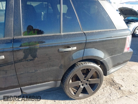 2011 Land Rover Range Rover Sport SC z VIN SALSH2E40BA274863, wystawiony jako IAAI lot #41591339 z przebiegiem 111 280 mil mil oraz . Historia ofert i sprzedaży dostępna na DreamBid. Obrazek 6.