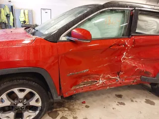 2018 Jeep Compass Limited with VIN 3C4NJDCB4JT113302, listed as a IAAI auction lot 41481864 with 202,510 mi miles and . Bid and sale history available at carsss.com. Image 6.