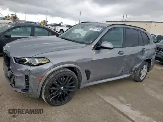 2024 BMW X5 xDrive40i z VIN 5UX23EU03R9V45902, wystawiony jako Copart lot #50894145 z przebiegiem 22 281 mil mil oraz Szkody całkowita. Historia ofert i sprzedaży dostępna na DreamBid. Obrazek 1.