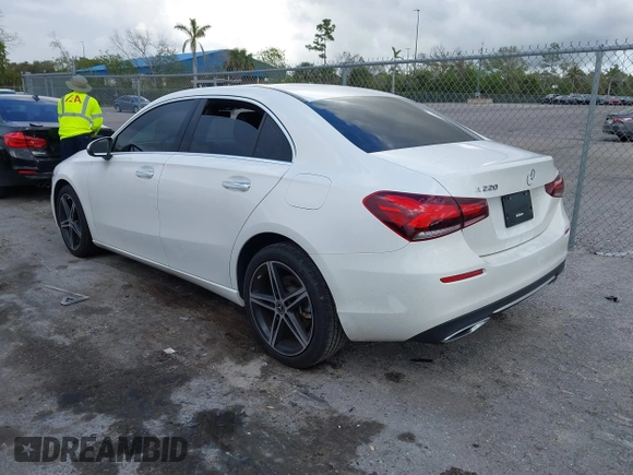 2022 Mercedes-Benz A 220 with VIN W1K3G4EB5NJ341170, listed as a IAAI auction lot 41598290 with 33,325 mi miles and . Bid and sale history available at DreamBid. Image 3.