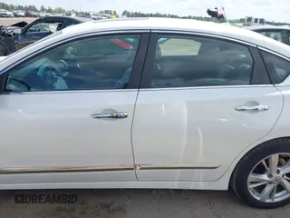 2014 Nissan Altima 2.5 S with VIN 1N4AL3AP5EC170567, listed as a IAAI auction lot 42011327 with 211,747 mi miles. Bid and sale history available at carsss.com. Image 13.