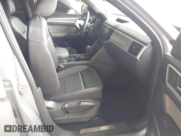 2023 Volkswagen Atlas SE z VIN 1V2HE2CA0PC222291, wystawiony jako IAAI lot #42431536 z przebiegiem 23 114 mil mil oraz . Historia ofert i sprzedaży dostępna na DreamBid. Obrazek 5.