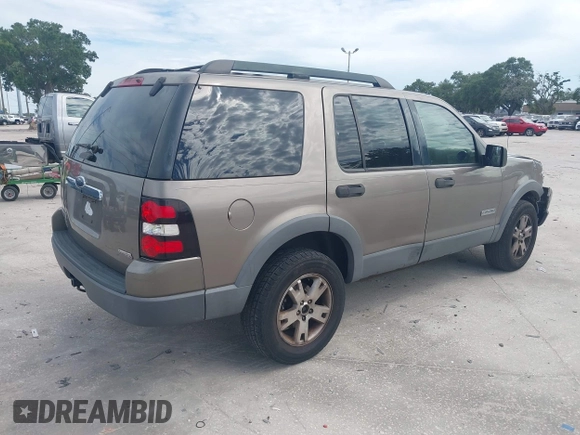 2006 Ford Explorer XLT z VIN 1FMEU63E56UB36500, wystawiony jako IAAI lot #42614748 z przebiegiem 175 966 mil mil oraz . Historia ofert i sprzedaży dostępna na DreamBid. Obrazek 4.