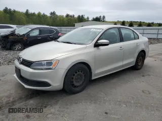 2011 Volkswagen Jetta SE z VIN 3VWDZ7AJ1BM028913, wystawiony jako Copart lot #57152875 z przebiegiem 238 844 mil mil oraz Szkoda całkowita • Salvage title. Historia ofert i sprzedaży dostępna na DreamBid. Obrazek 1.