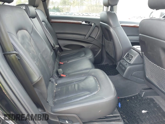 2015 Audi Q7 Premium Plus z VIN WA1LGAFE3FD021986, wystawiony jako IAAI lot #42129938 z przebiegiem 58 501 mil mil oraz . Historia ofert i sprzedaży dostępna na DreamBid. Obrazek 8.