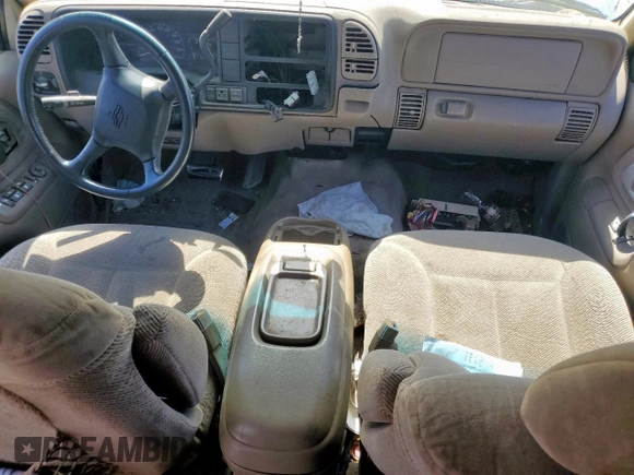 1999 Chevrolet Suburban z VIN 1GNFK16R9XJ573510, wystawiony jako Copart lot #58450815 z przebiegiem 287 235 mil mil oraz Szkoda całkowita • Salvage title. Historia ofert i sprzedaży dostępna na DreamBid. Obrazek 8.