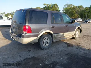 2005 Ford Expedition Eddie Bauer with VIN 1FMFU17505LA92105, listed as a IAAI auction lot 41963131 with 179,104 mi miles. Bid and sale history available at carsss.com. Image 4.