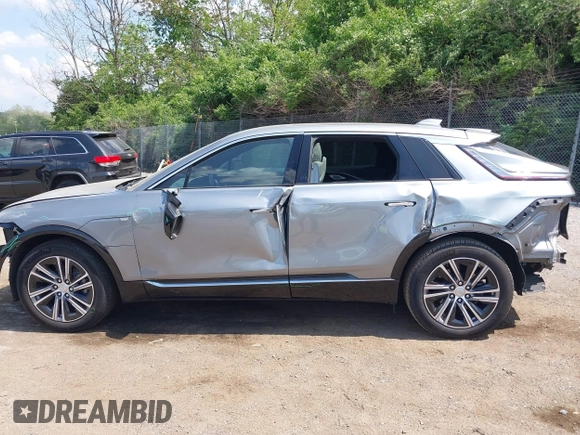 2024 Cadillac LYRIQ Luxury z VIN 1GYKPRRL8RZ128706, wystawiony jako IAAI lot #42161670 z przebiegiem 12 258 mil mil oraz . Historia ofert i sprzedaży dostępna na DreamBid. Obrazek 15.